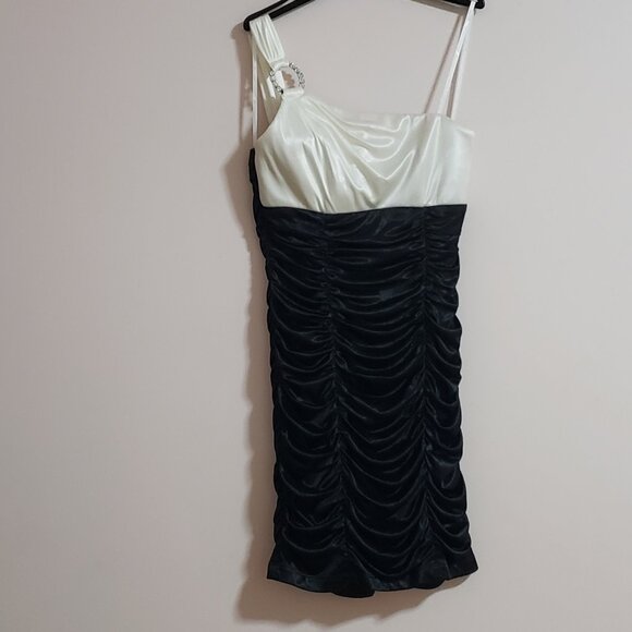 Black & White One-Shoulder Strap Dress [City Triangles] [Size M] - Picture 1 of 5